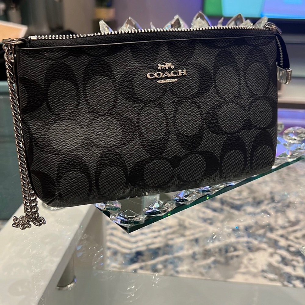 COACH WRISTLET IN SIGNATURE CANVAS